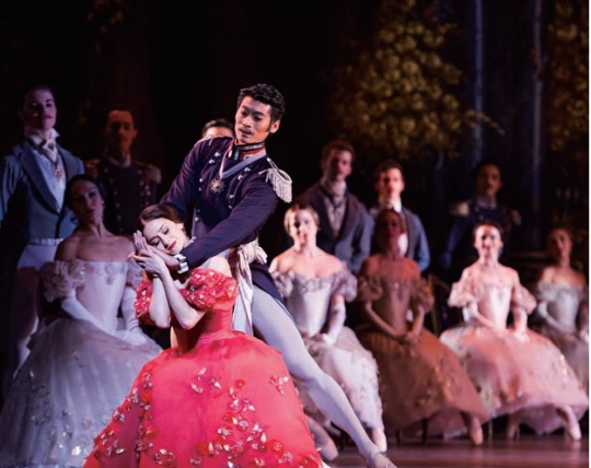 バレエ演目「オネーギン」（イメージ） Marianela Nuñez as Tatiana and Ryoichi Hirano  as Prince Gremin in Onegin  © ROH 2015. Photo by Tristram Kent