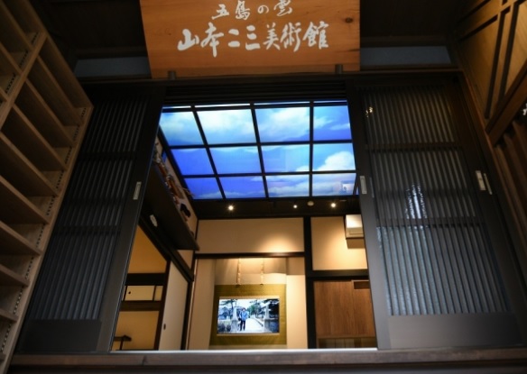 山本二三美術館玄関