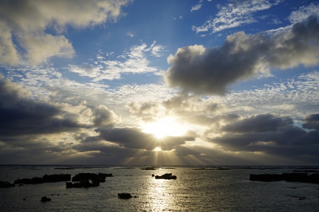 宿の前の海（夕暮れ）