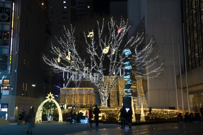 池袋西口公園extremeイルミネーション「シンボルツリーゾーン」