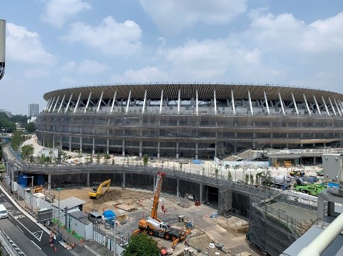 （2019.06.20） 屋根工事が終わり、最近では競技場周りの木々の植え付けなど細かい作業が目立つ印象でした。