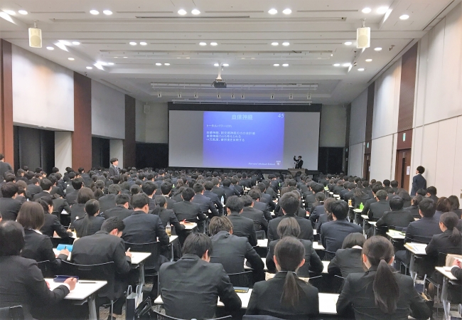 2019年度新入社員研修で登壇する根来教授