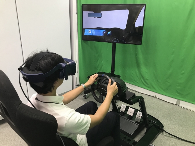 「VRシミュレータを開発」UI（ユーザーインターフェース）のシミュレーション（写真1）