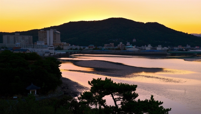 和歌の浦　画像提供：芸団協