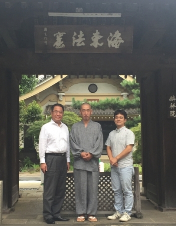 和尚の左、小能大介様(実行委員長)。和尚の右、大道寺勇人様(副実行委員長)。