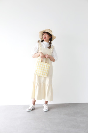 【夏を思いっきり楽しむしかない！ エンジョイサマーコーデ 】yawaraka blouse ￥3,997（やまももちゃんねるつ x SLURR） フリル切替タックフレアロングジャンスカ ￥4,998 （SLURR）