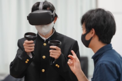 高校生のVRを用いた３Dモデル制作の様子