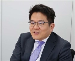 経済産業省 商務・サービスグループ サービス政策課長 (併) 教育産業室長 浅野大介氏