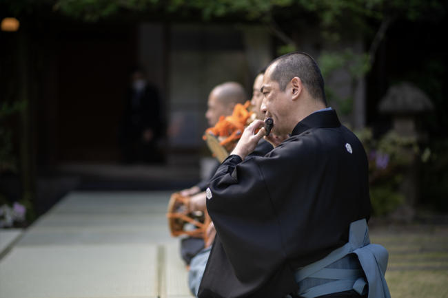 能楽師：竹市学（藤田流笛方）大倉慶乃助（大倉流大鼓方）飯冨孔明（大倉流小鼓方）