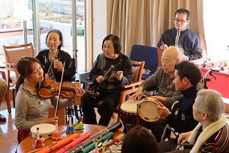 東京文化会館　高齢者向け音楽ワークショップより