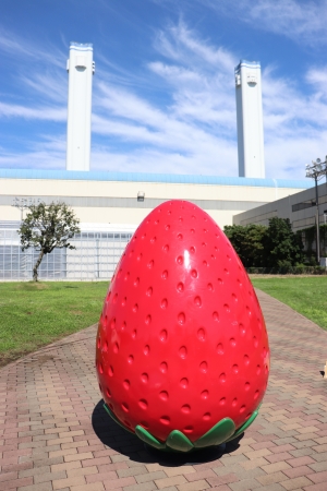 東京ストロベリーパークのランドマーク 「巨大ハグベリー」