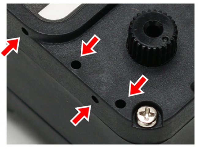 サーボモーターの固定穴（一部）