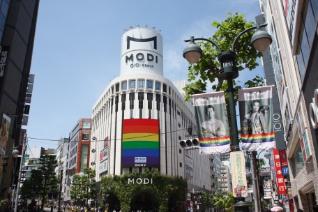 東京レインボープライド期間中の 渋谷モディ