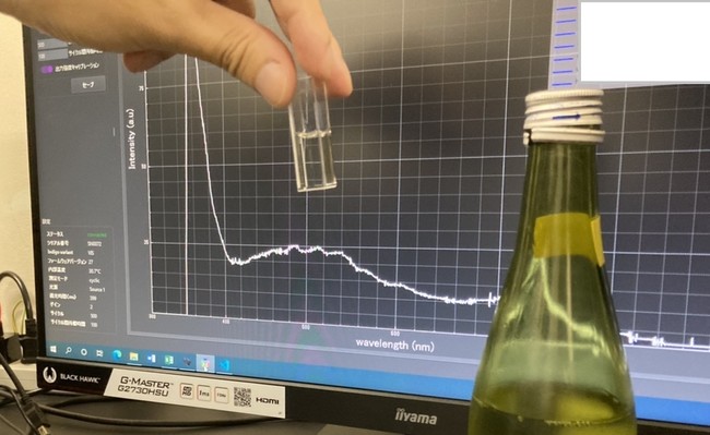 日本酒のにおいデータ取得の様子