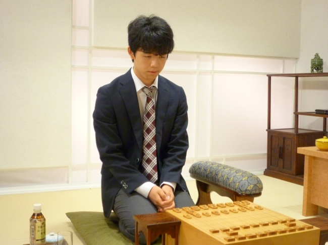 (c)囲碁・将棋チャンネル  ※第26期銀河戦の写真です。