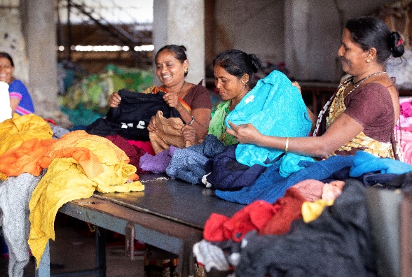 インドの工場で働く女性たち