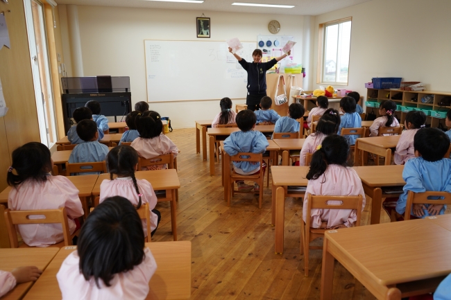 先生の話をしっかり聞き、イメージしていきます