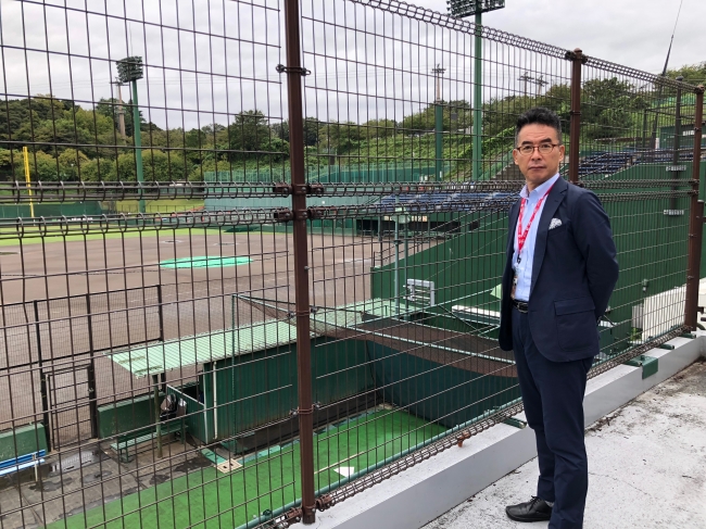 ABCアナウンサー・伊藤史隆（川崎富士見球技場 ※旧川崎球場にて）