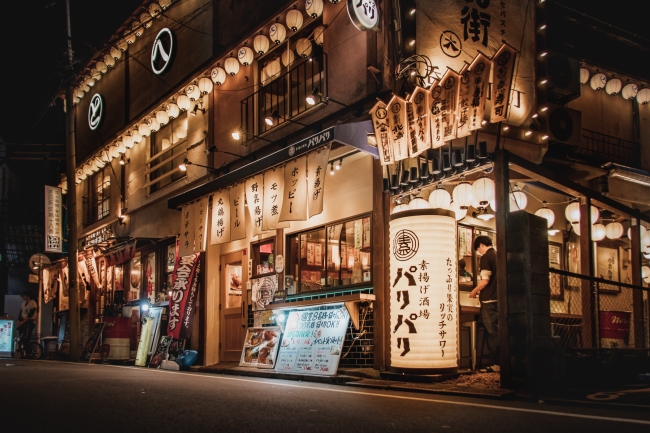 【個性豊かな店舗が軒を連ねる情景はサン・セバスチャンを想起させます。】