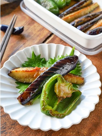 調味料ひとつで簡単おつまみ【とろなすとピーマンの焼き浸し】