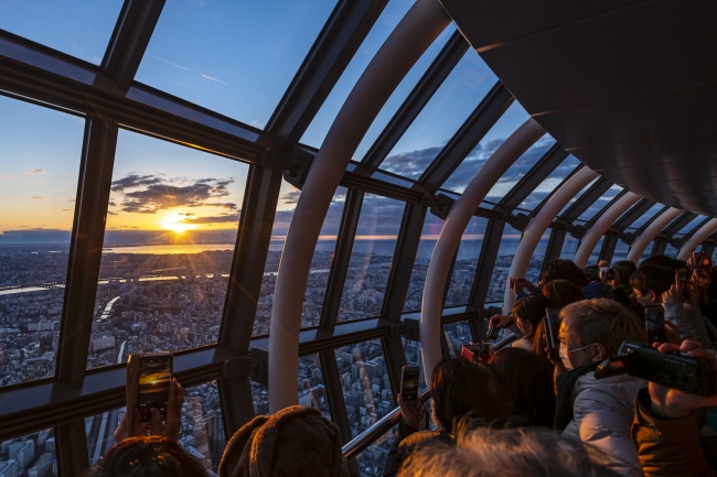 東京スカイツリー天望回廊から眺めた初日の出（２０１９年の様子）©TOKYO-SKYTREE