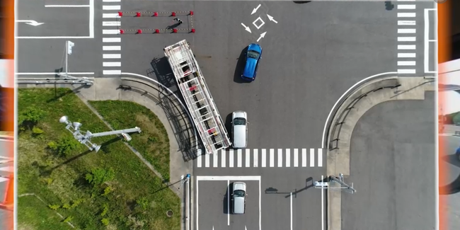 上空からの映像で状況が分かりやすい（オーバーハングの危険性）