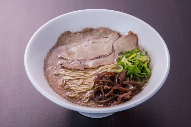 黒とんこつラーメン　700円