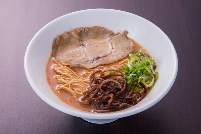 赤とんこつラーメン　700円