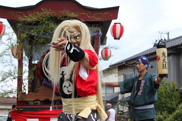 迫力ある佐渡島にしかない伝統芸能・鬼太鼓