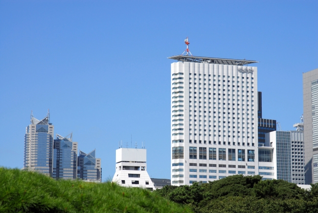 新宿御苑より望む小田急ホテルセンチュリーサザンタワー