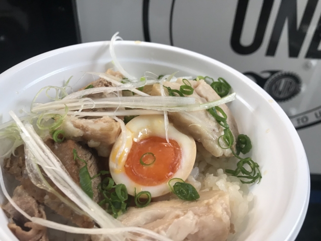 うま辛角煮煮玉子丼を試食