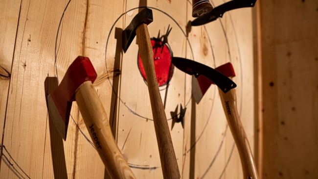 斧が投げれるAXE THROWING