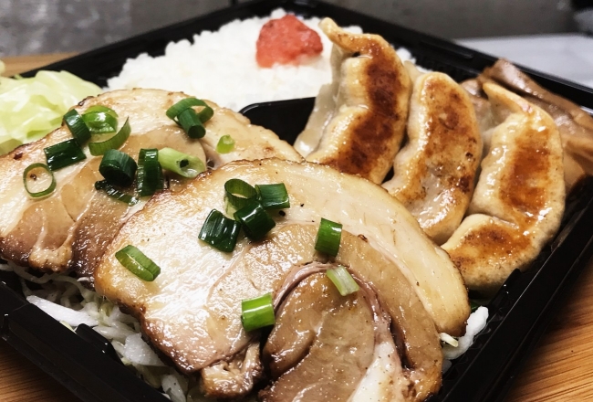 肉汁焼餃子＆炙りチャーシュー定食　980円