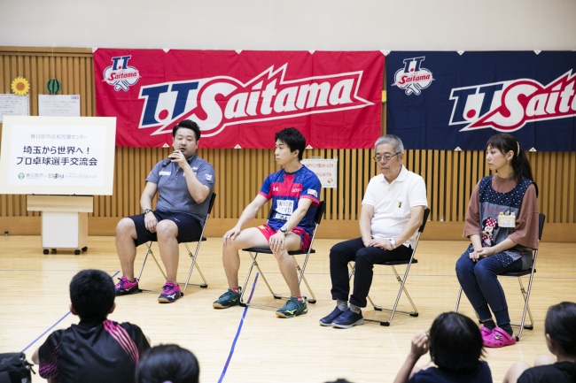 ＜トークセッション　左から坂本監督、神選手、大島館長、鈴木氏＞