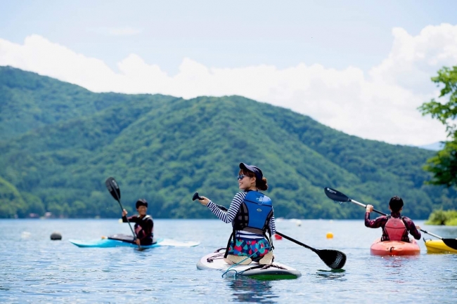 野尻湖と一体になるカヤック体験