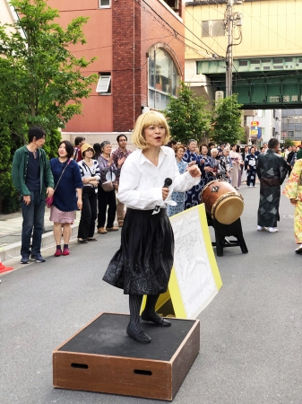 数々の昭和歌謡で会場を沸かせる柳北子（やなぎきたこ）さん