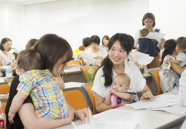 赤ちゃん連れOKの勉強会「育休プチMBA」の様子