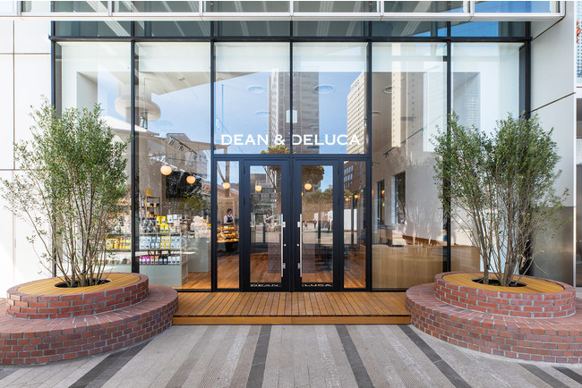 1階  DEAN & DELUCA カフェ コレットマーレみなとみらい