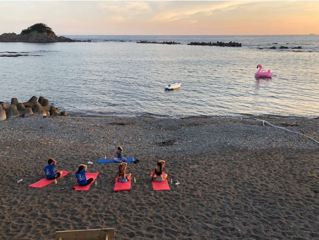 プライベートビーチでヨガも贅沢