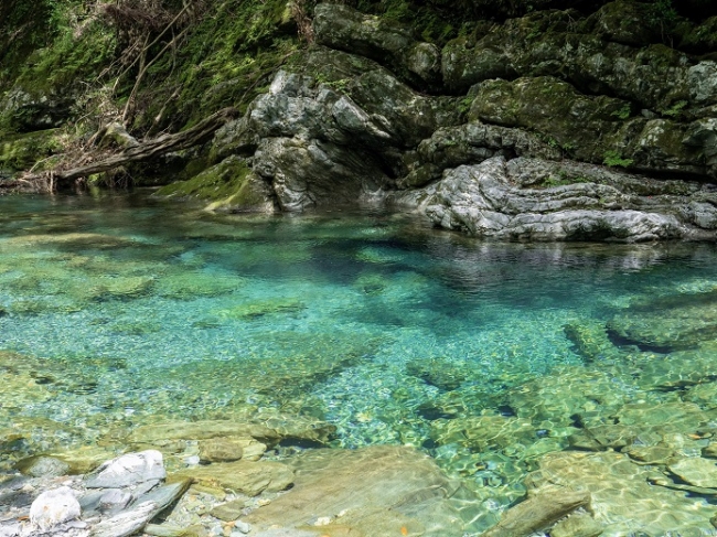 晴れの水晶淵