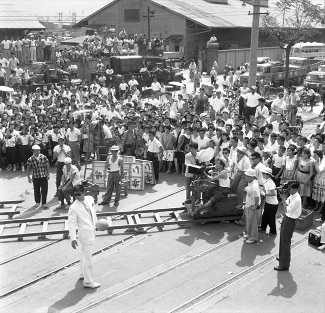 「裕次郎の記憶」（1958年「赤い波止場」撮影現場）＝（C）日活