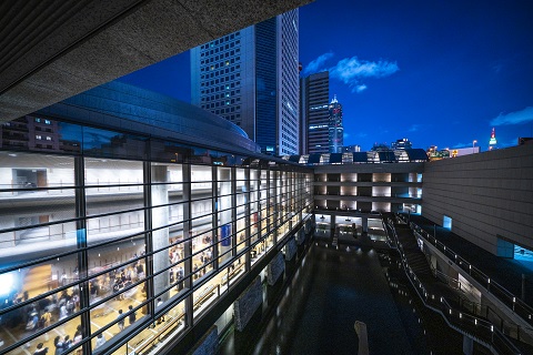 新国立劇場オペラハウス夜景