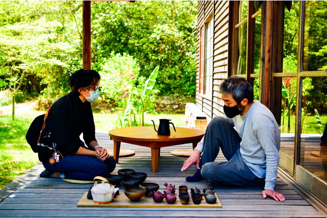 茶箱「香茶里」について作家と打ち合わせ