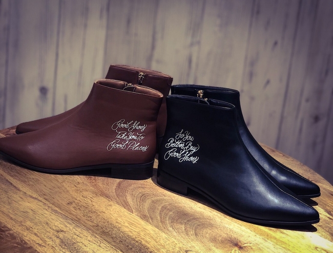 左：Good shoes take you good place - 『 良い靴は良い場所に連れてってくれる。 』   右：to you Better buy good shoes - 『 だから良い靴を買った方がいい。 』 ブーツ 税抜¥8,900