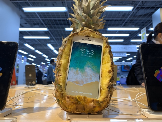 量販店にて陳列されたPinePhone