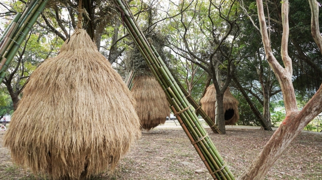 桃園龍潭の三坑自然公園内、林舜龍（リン・シュンロン）氏と王昱翔（ワン・ユーシャン）氏の《稻之蛹》（画像提供：ロマンチック台三線芸術祭）