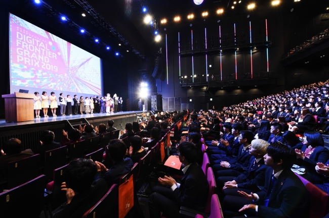 デジタルハリウッド大学の今年度入学式の様子