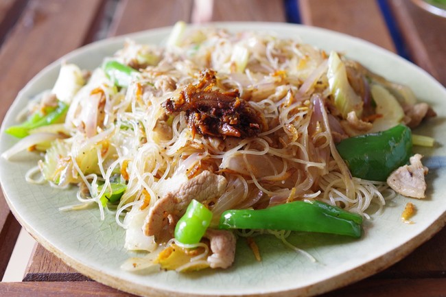 素麺に乗せたにぼし酸辣油