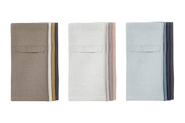 「EVERYDAY NAPKIN」（左から）Earth Color Mix, Floral Color Mix, Ocean Color Mix