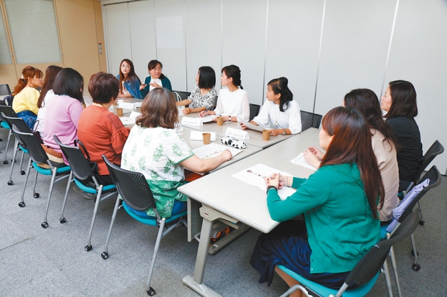 読者審査会の様子